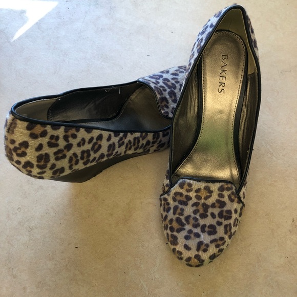 Bakers Wedge Shoes - Picture 3 of 4